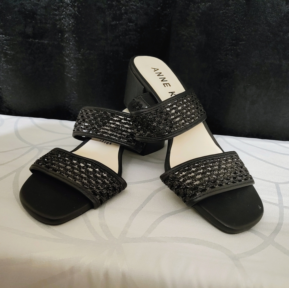 Anne Klein Black Heels with Woven Straps and Medium Height size 8.5